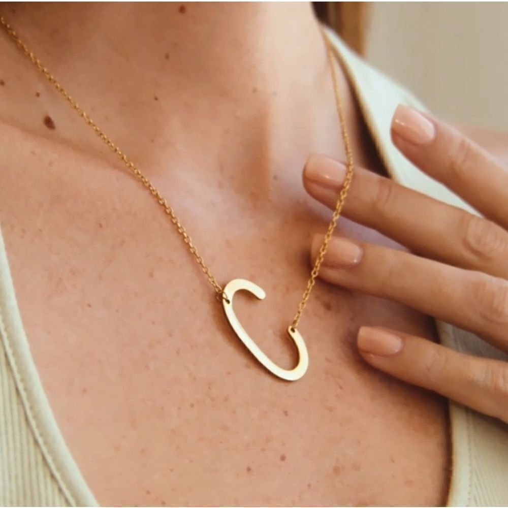 NIB MINT&LILY STATEMENT INITIAL NECLACE 18K GOLD PLATED LETTER "C"
